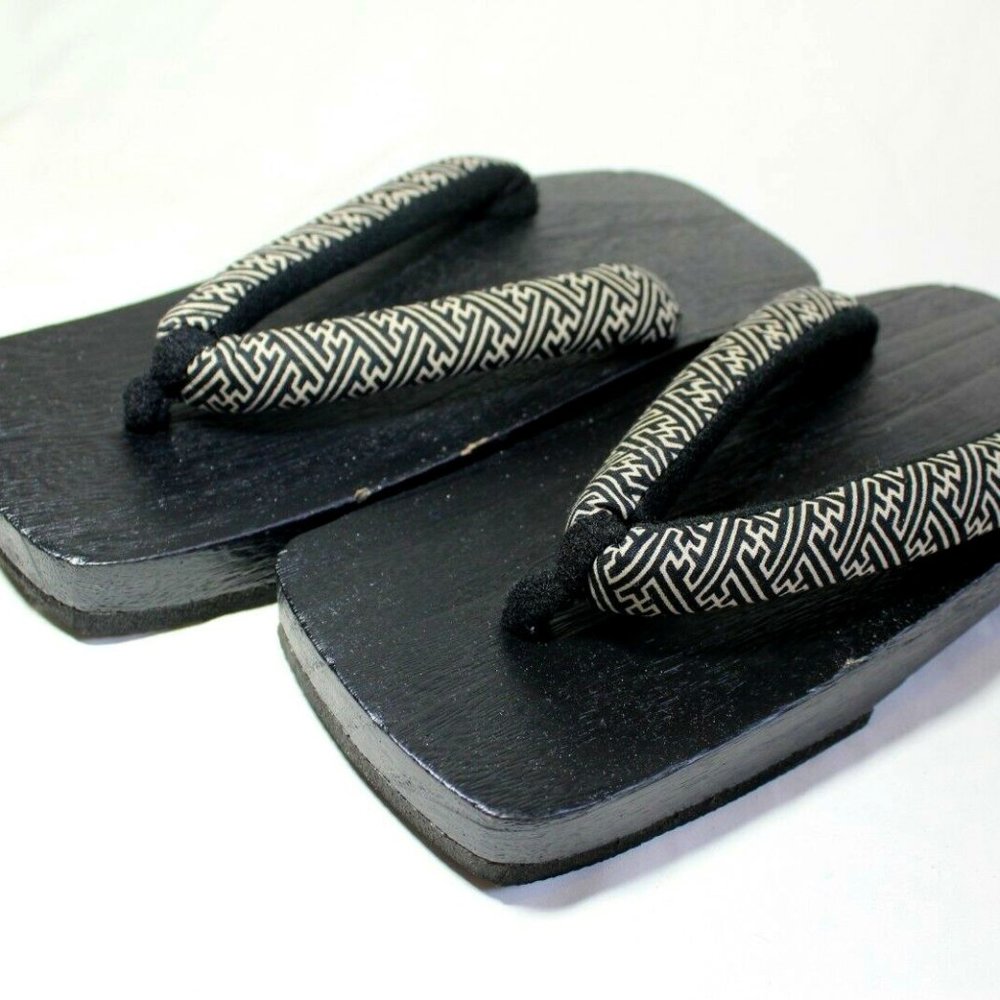 GETA Traditional Japanese Wooden Sandals 10 1/4 "